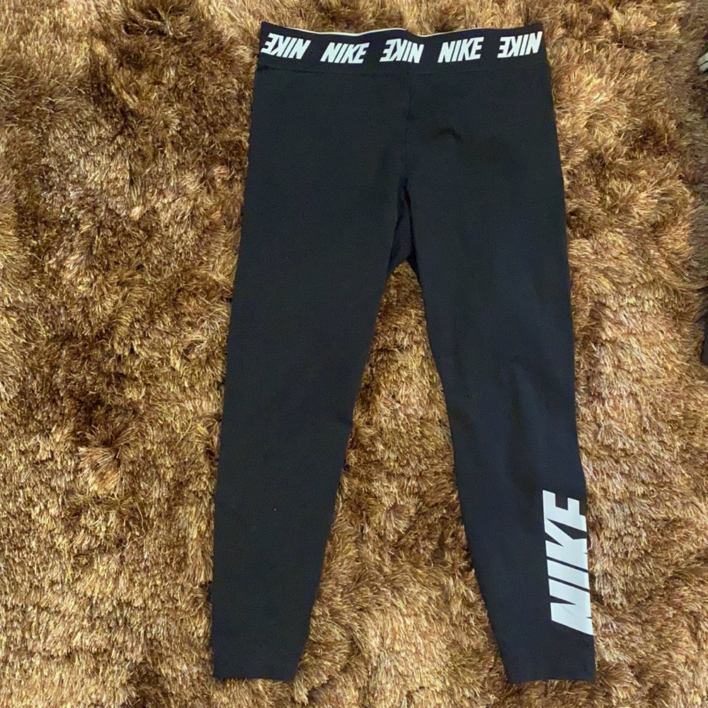 Size XXL Nike leggings never worn.